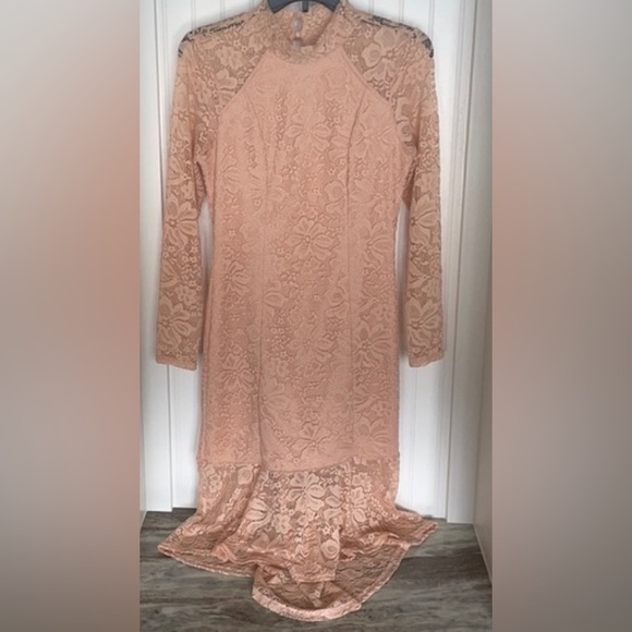 VENUS lace peach cream dress - Picture 6 of 17